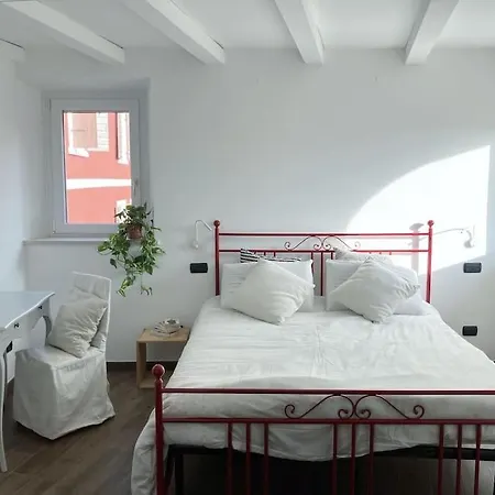 Castel Montorio - Camera Matrimoniale Con Bagno In Casa Condivisa Верона