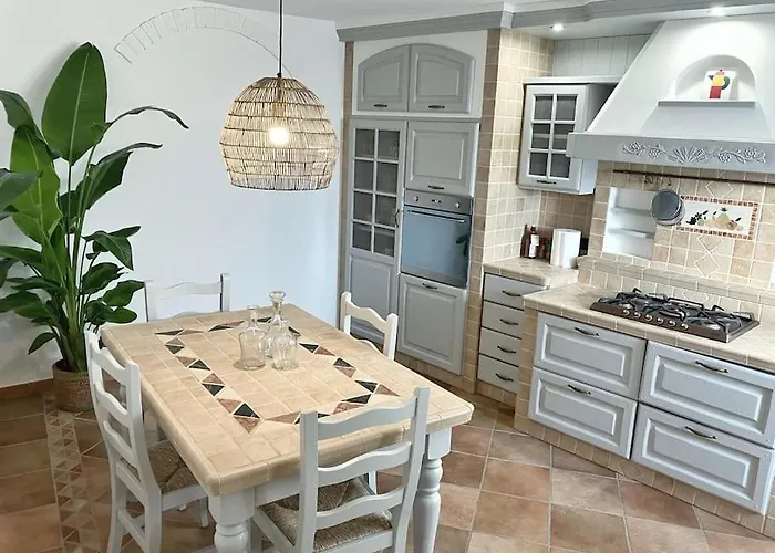 Castel Montorio - Camera Matrimoniale Con Bagno In Casa Condivisa * Verona