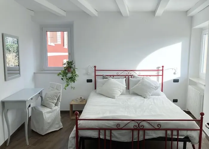 Castel Montorio - Camera Matrimoniale Con Bagno In Casa Condivisa Verona