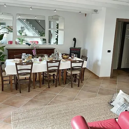 Castel Montorio - Camera Matrimoniale Con Bagno In Casa Condivisa * 베로나