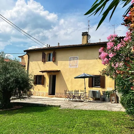 Castel Montorio - Camera Matrimoniale Con Bagno In Casa Condivisa * 베로나